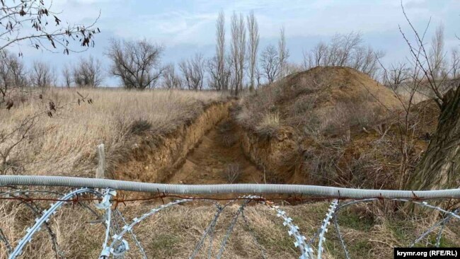 Противотанковый ров на КПВВ «Каланчак»