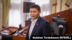 Шаирбек Ташиев, Жогорку Кеңештин мурдагы депутаты. Сүрөт 2022-жылы парламентте тартылган.