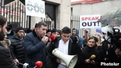 Armenia - Opposition supporters protest outside the EU Delegation office in Yerevan, February 10, 2022.