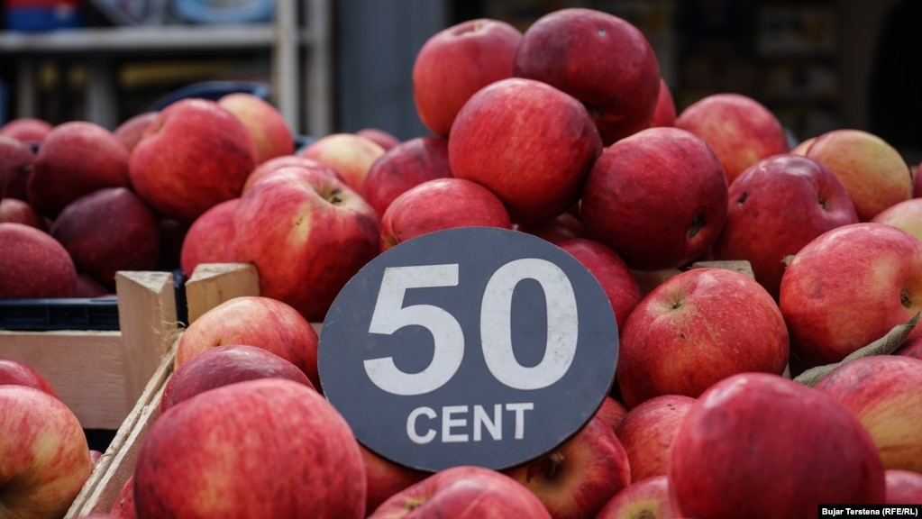 Në Tregun e Gjelbër në Prishtinë, ky lloj i mollave po shitet për 50 centë kilogrami. Sipas çmimeve mesatare të shkurtit të vitit 2021, çmimi i këtij produkti ishte më i shtrenjtë, përkatësisht 68 centë. 