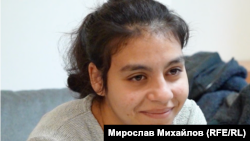  Даниела е на 16 години 