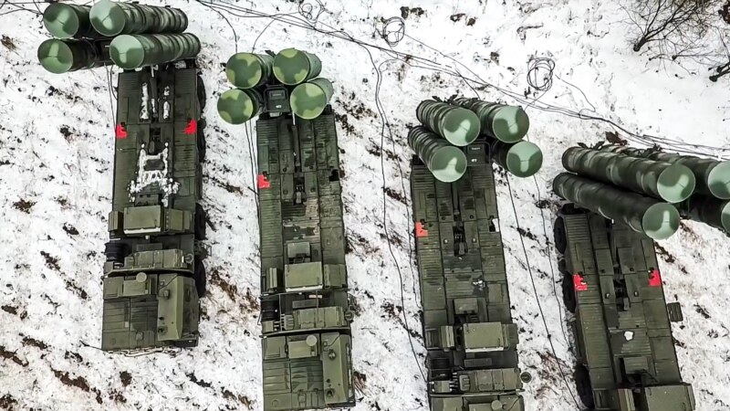 Moscova răspunde Kievului: Rusia nu desfășoară nicio „activitate militară neobișnuită”