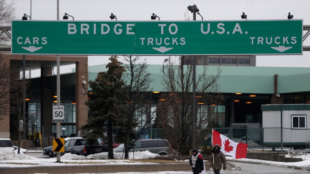 Мостът Амбасадор, който свързва САЩ и Канада, вече е отворен