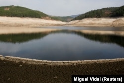 Rezervuari pothuajse i shtetur në vendin ku dikur qëndronte fshati Aseredo. Fotografi e shkrepur më 10 shkurt 2022.