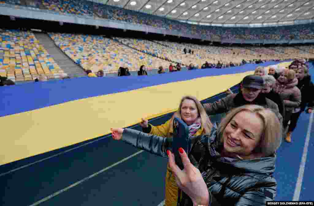 Dita e Unitetit është shënuar edhe në Kompleksin Olimpik në Kiev.