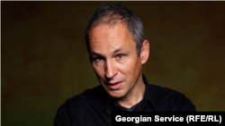 اندریو نارت پخوا د BBC لپاره کار کاوه 