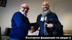 Bulgarian Judo Federation President Rumen Stoilov (left) with Alain Schmitt.