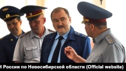 Владимир Фалилеев (в центре)