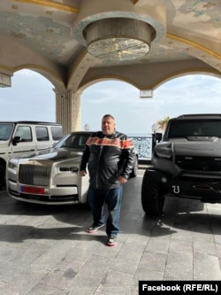  Част от автопарка, който демонстрира Халил Фаялъ. В обществения си профил във Facebook Фаялъ разгласява фотоси и видеа с коли, които кара самичък. 