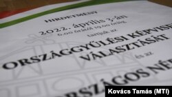 Az országgyűlési választás és a népszavazás hirdetménye a Nemzeti Választási Irodában 2022. január 17-én.