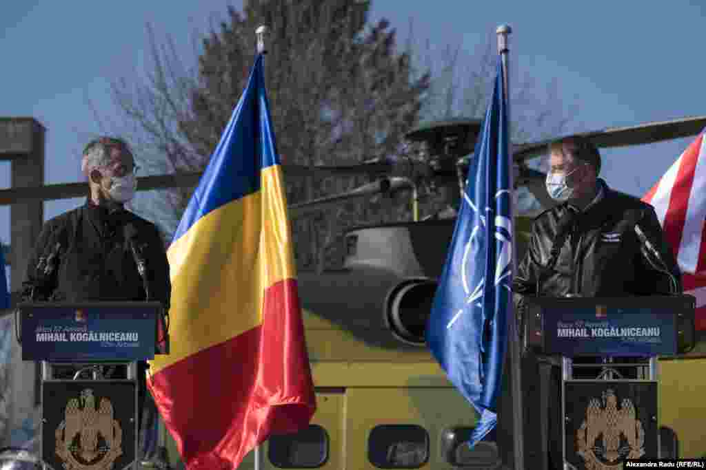 După vizită, secretarul general al NATO a susținut o conferință de presă unde a vorbit despre riscul unui conflict în Ucraina. &bdquo;Există un risc real, deoarece ceea ce vedem acum este că acumularea militară în și în apropierea Ucrainei continuă. Deci există un risc real pentru un conflict în Europa&rdquo;, a spus Jens Stoltenberg.