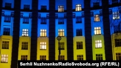 Володимир Зеленський «у межах протидії безпрецедентним загрозам нацбезпеці і суверенітету України» запропонував КМУ опрацювати питання візового режиму з РФ