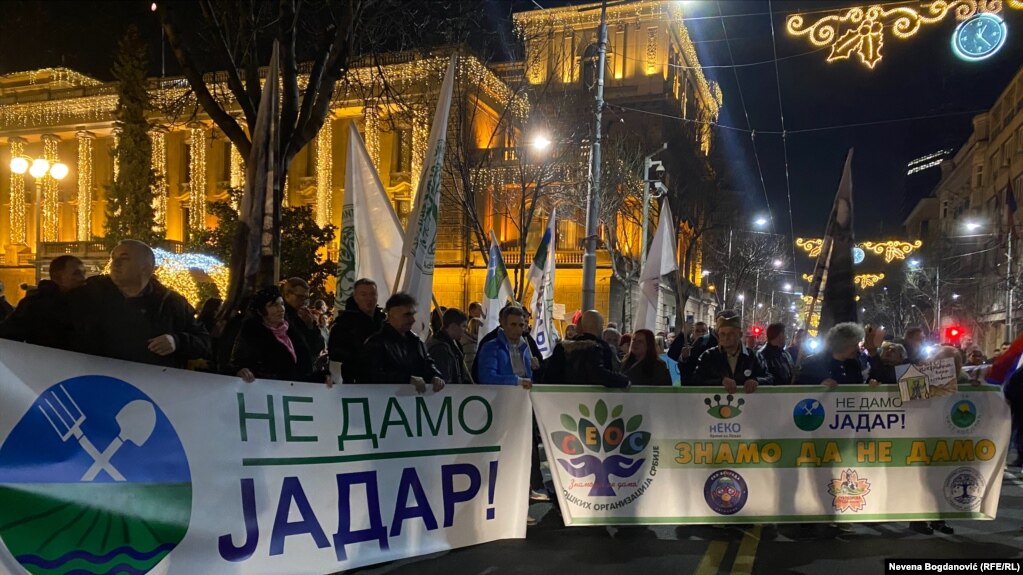 Novom protestu priključili su se i stanovnici doline Jadra a organizatori su najavili da će kampovati ispred zgrade Predsedništva Srbije sve do ispunjenja zahteva.