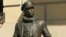 Statuia lui Ostap Bender, maestrul combinațiilor din romanele lui Ilf și Petrov, Sankt Petersburg