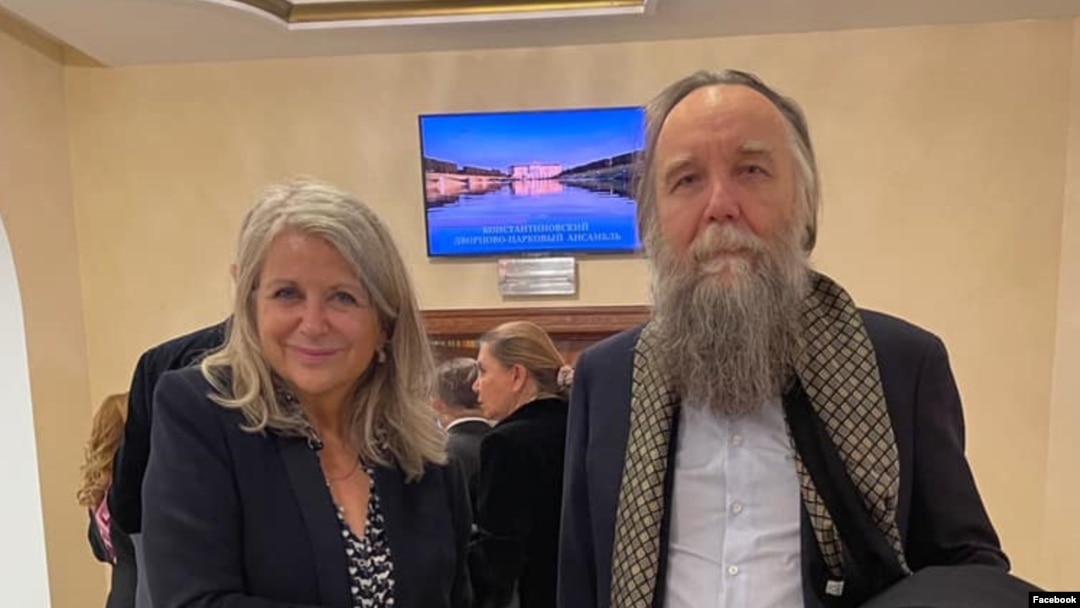 Dughin a fost prezent în România în 2017, deși fusese sancționat de SUA și Marea Britania. Imagine din 15 februarie 2022, din Republica Moldova, cu Joëlle Garriaud-Maylam, senatoare franceză, și Aleksander Dughin.