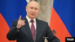 Președintele Federației Ruse, Vladimir Putin, spune că nu și-ar dori un război în Ucraina. Acțiunile Rusiei din ultimele săptămâni transmit însă un altfel de mesaj. 