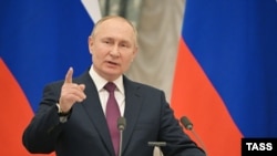 Президент Росії Володимир Путін виступає на спільній пресконференції із канцлером Німеччини Олафом Шольцом. Москва, Росія. 15 лютого 2022 року 