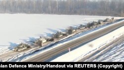 Ruski tenkovi iz jedinica Zapadnog vojnog okruga vraćaju se u svoje stalne baze na nepoznatoj lokaciji u Rusiji, kako je 15. februara 2022. objavilo rusko ministarstvo odbrane