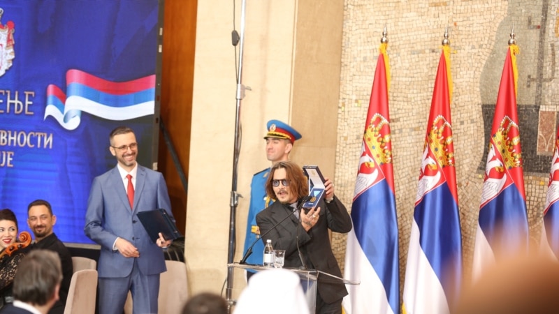 Vučić uručio odlikovanja Željki Cvijanović, Milanu Kneževiću, Džoniju Depu 