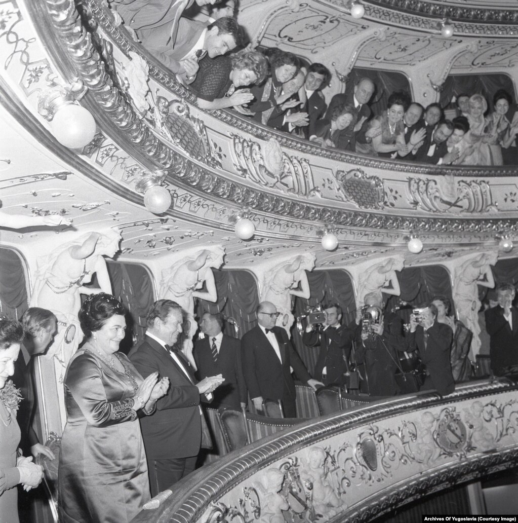 Тито с женой в театре в 1960-х годах.