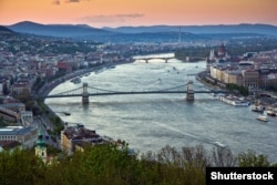 Dunărea la Budapesta, podul Elisabeta.