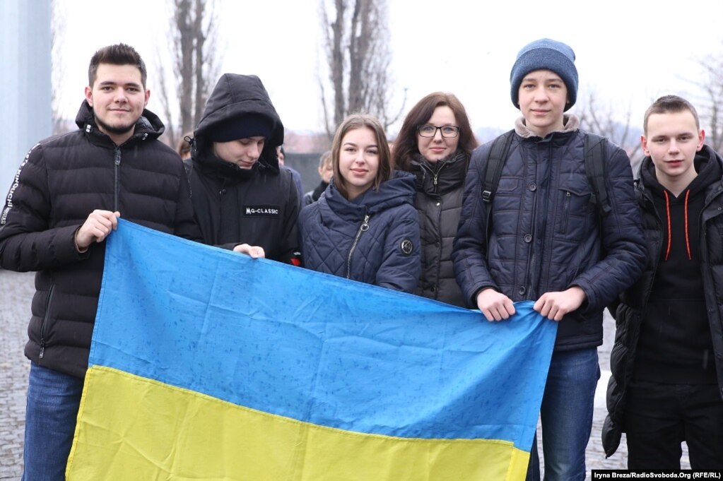 Жителі Закарпатської області підтримали «ланцюг єднання» флешмобом у соцмережах