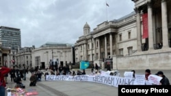 Лондонның Trafalgar алаңында өткен, Қаңтар қырғынын еске алуға арналған акция. 13 ақпан 2022 жыл