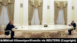 Владимир Путин и Олаф Шольц на встрече в Кремле, архив