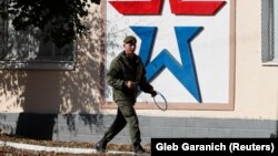 A Russian serviceman walks past a Russian military building in Moldova's self-proclaimed separatist Transdniester region. (file photo)