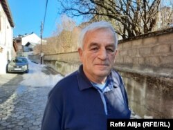Momčilo Ilić, profesor matematike u penziji sa suprugom živi u Mušnikovu