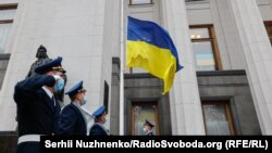 Militari ucraineni, cu ocazia Zilei Unității, sărbătorită la Kiev și în toată țara ca răspuns simbolic la mobilizarea militară rusă de la granițele țării, 16 februarie 2022.