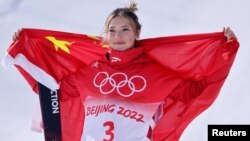Уроженка США Эйлин Гу стала чемпионкой в биг-эйре во фристайле в составе сборной Китая