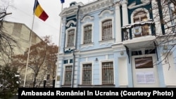 Ministerul român de Externe le recomandă cetățenilor români să evite călătoria în Ucraina, iar cei aflați deja acolo „să re-evalueze” necesitatea de a rămâne.