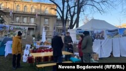 Ekološki aktivisti i građani od 10. februara kampuju ispred zgrade Predsedništva u Beogradu, tražeći trajnu zabranu iskopavanja litijuma i bora u Srbiji, 11. februar 2022.