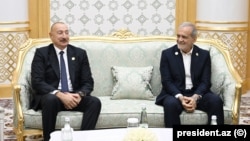 Türkmənbaşı şəhərində İlham Əliyevin Məsud Pezeşkian ilə görüşü