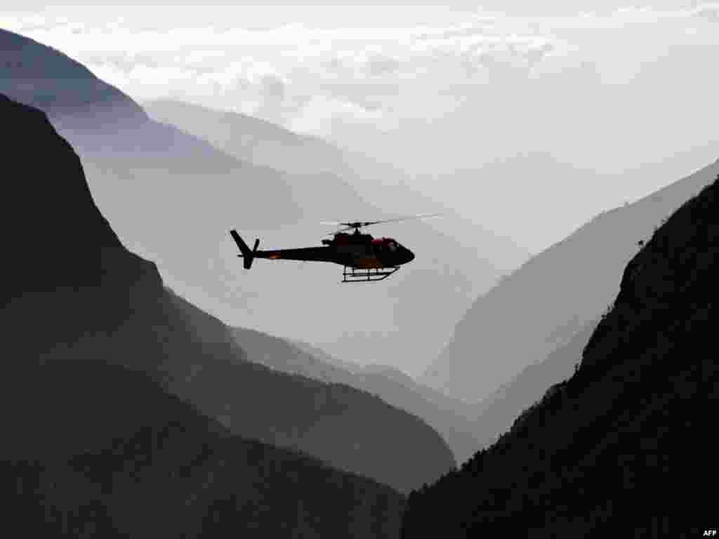 Урад Нэпалу ляціць на Эвэрэст, дзе правядзе паседжаньне, каб прыцягнуць увагу сьвету да глябальнага пацяпленьня