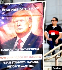 Плакат с просьбой к президенту Трампу - поддержать участников протестов в Иране (Лос-Анджелес, январь 2026)