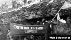 Популярность левых взглядов в Южной Осетии связана в том числе с тем, что они перекликаются с традиционными общественными институтами, представлениями южных осетин о справедливости. Развал Советского Союза совпал с началом конфликта, длившегося двадцать лет