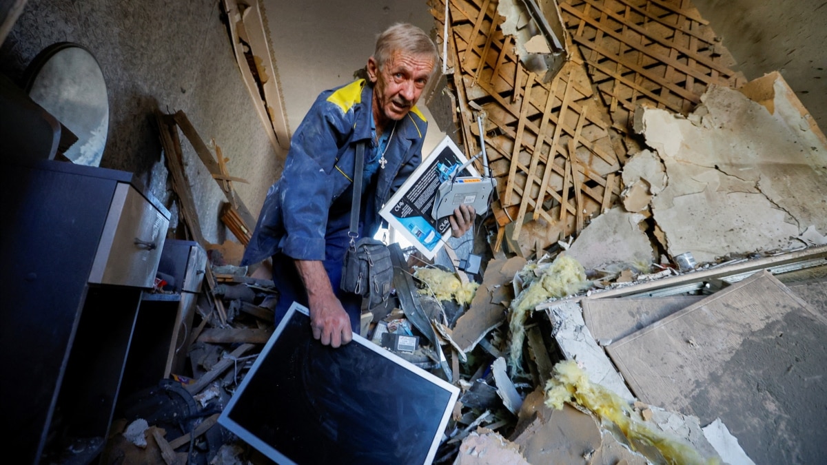 Ukraine Repels Massive Russian Drone Barrage As Battles Rage In East, South - Vimarsana News