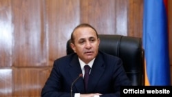 Премьер-министр Армении Овик Абрамян во время заседания правительства (архив)