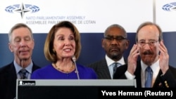 Kryesuesja e Dhomës së Përfaqësuesve në Shtetet e Bashkuara, Nancy Pelosi, së bashku me kongresmenë amerikanë në Bruksel.