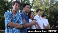 Молодежь на улицах Бишкека