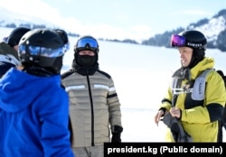 Президент Садыр Жапаров менен кытай-канадалык ишкер Чанпэн Чжао. 8-февраль, 2026-жыл.