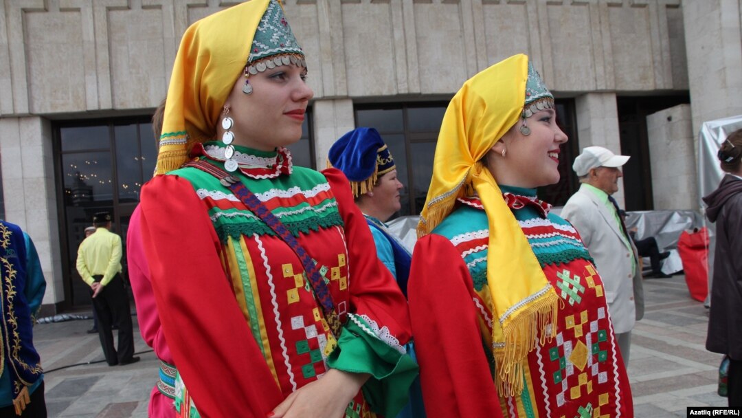 Удмурт милли киемендәге артистлар