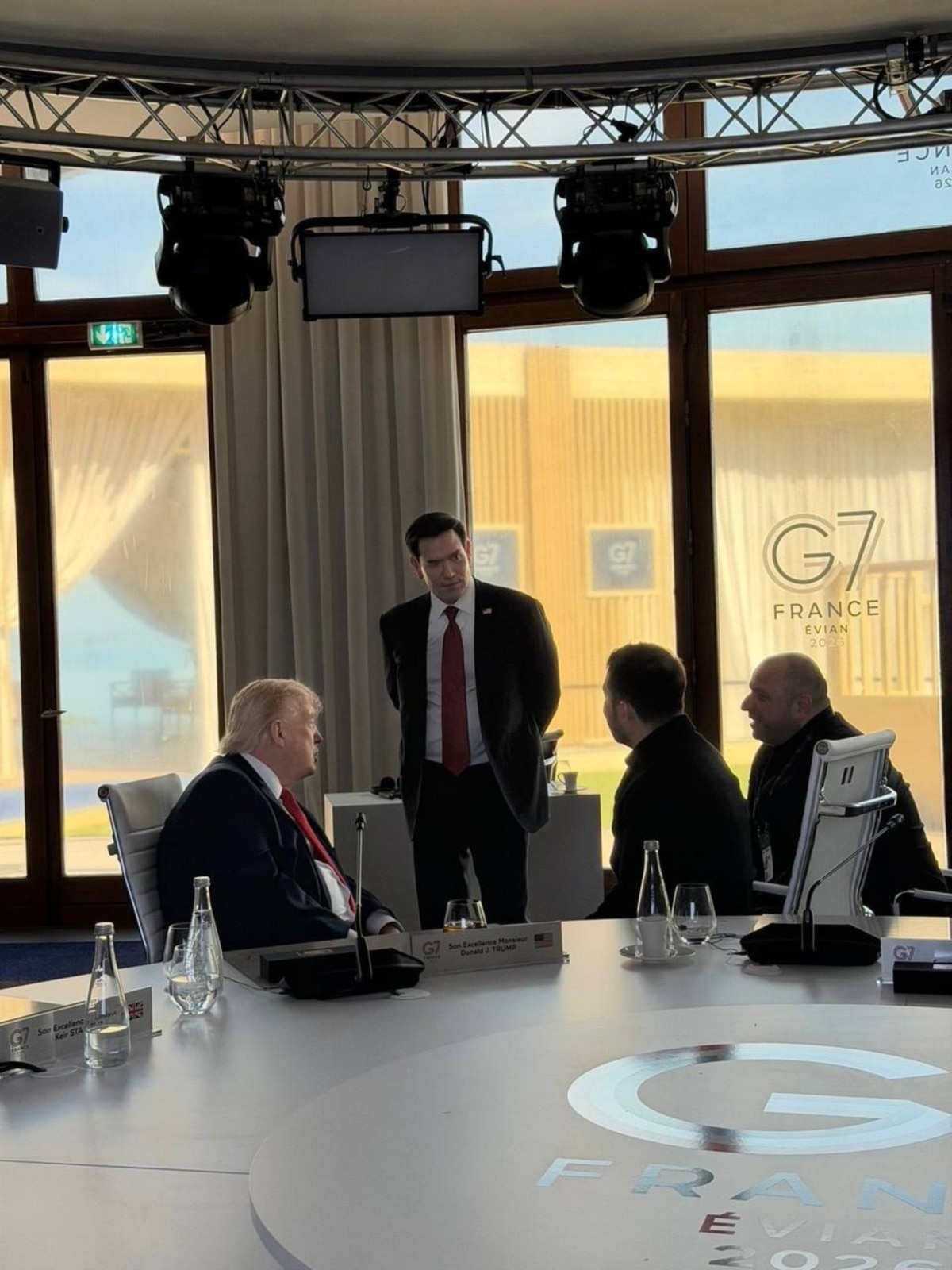 ЗМІ: Трамп змінив свою позицію щодо тиску на РФ і закликав Зеленського бути сміливішим