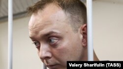Ivan Safronov, consilier al șefului agenției spațiale rusești Roskosmos, la o audiere în fața tribunalului Lefortovsky, Moscova. 