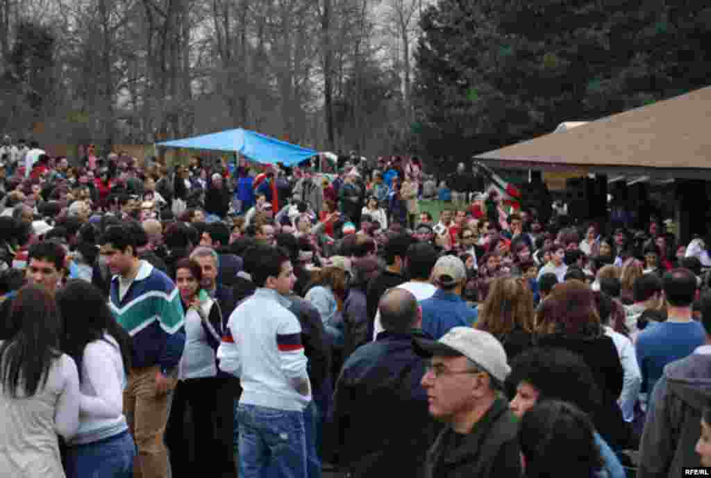 U.S. -- 13 Bedar in Black Hill, is the Persian Festival of springs. It is a full day of mass Outdoors Picnic, which occurs on the 13th day of Norouz, 01Apr2007