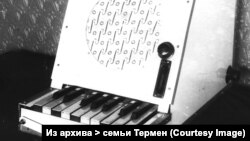 "Терменвокс" – знаменитый электрический музыкальный инструмент, изобретённый в начале 1920-х годов советским инженером Львом Терменом
