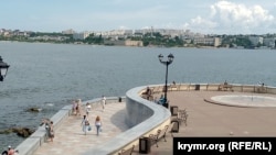 Приморский бульвар в Севастополе, 26 июля 2026 года.<br><br>В прежние годы здесь проходили многолюдные военные парады