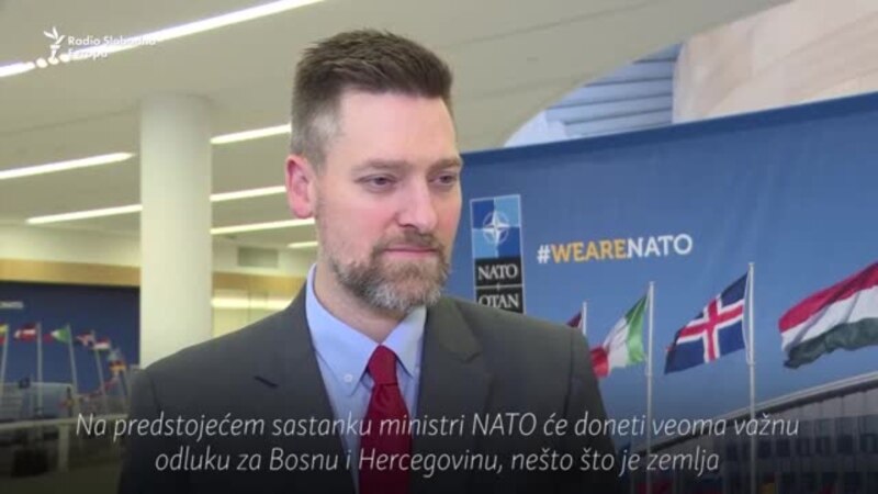 Mackey: NATO će nastaviti aktivnosti u BiH